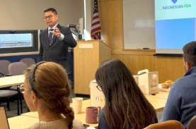 Taruna Ikrar Beri Kuliah Umum di Harvard University