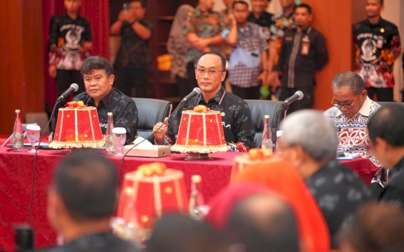 Zudan Arif Fakrulloh (tengah). foto: istimewa