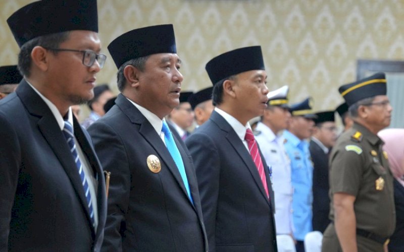 PELANTIKAN. Pj Gubernur Sulbar Bahtiar Baharuddin melantik Kepala BPKP Provinsi Sulbar Zulherizal di Rujab Gubernur Sulbar, Selasa (17/12/2024). foto: istimewa