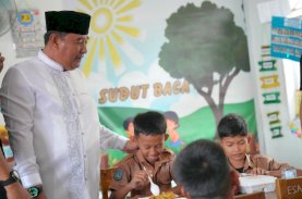 Pj Gubernur Sulbar Uji Coba Makan Bergizi Gratis di SD Inpres Puncak Mamuju