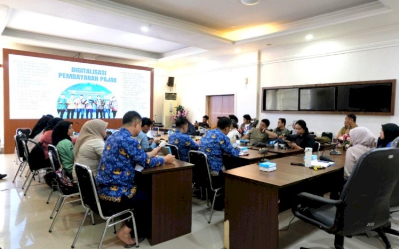 COFFEE MORNING. Coffee Morning Bapenda Sulsel bersama para insan pers, yang difasilitasi Diskominfo-SP Sulsel di Ruang Rapat Bapenda Sulsel, Selasa (17/12/2024). foto: istimewa