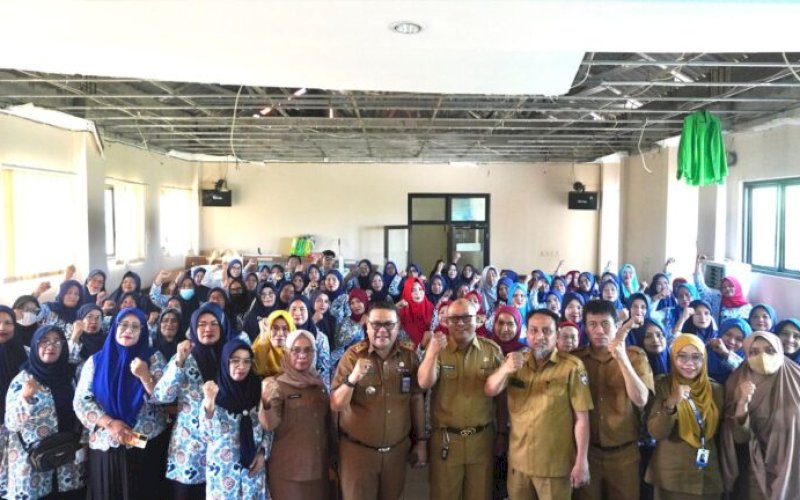 PEMBINAAN. DPPKB Kota Makassar melaksanakan pembinaan kader IMP (Pusat Pelayanan Keluarga Berencana Desa, atau PPKBD, dan Sub PPKBD) di dua kecamatan, yakni Kecamatan Tamalate dan Kecamatan Rappocini, Senin (12/8/2024). foto: istimewa