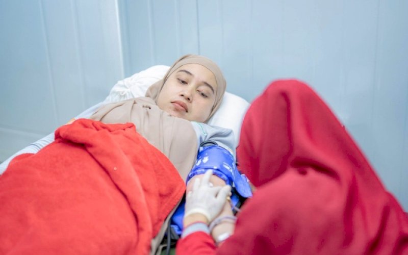 DONOR DARAH. PT Vale Indonesia Tbk (PT Vale) menyelenggarakan aksi donor darah dan pemeriksaan Voluntary Counseling and Testing (VCT) serentak di dua lokasi pengembangan proyek strategisnya, Morowali dan Pomalaa yang 30 November dan ditutup hari ini, Rabu (4/12/2024), dengan mengumpulkan total 174 kantong. foto: istimewa