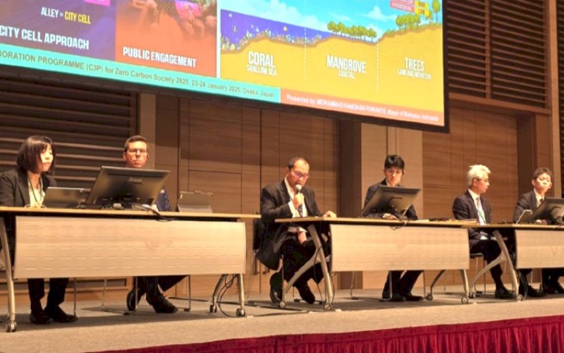 Moh Ramdhan Pomanto (ketiga kiri). foto: istimewa