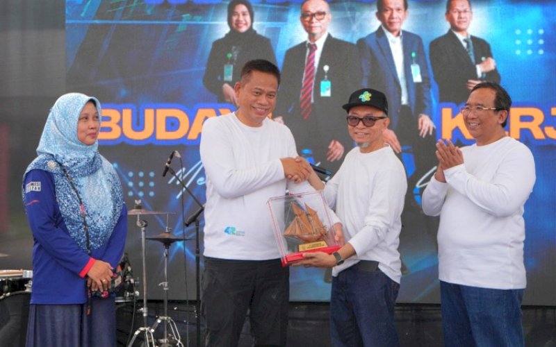 HUT. Pj Gubernur Sulsel, Fadjry Djufry, menghadiri Hari Ulang Tahun (HUT) RSUP Dr Tadjuddin Chalid ke-42 di Jl Paccerakang, Kecamatan Biringkanaya, Kota Makassar, Sabtu (11/1/2025). foto: istimewa