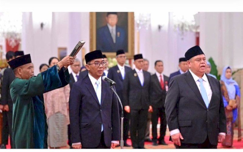 PELANTIKAN. Presiden Prabowo Subianto resmi melantik Brian Yuliarto sebagai Menteri Pendidikan Tinggi, Sains, dan Teknologi (Mendiktisaintek) dalam sisa masa jabatan periode 2024-2029 di Istana Negara, Jakarta, Rabu (19/2/2025). foto: istimewa