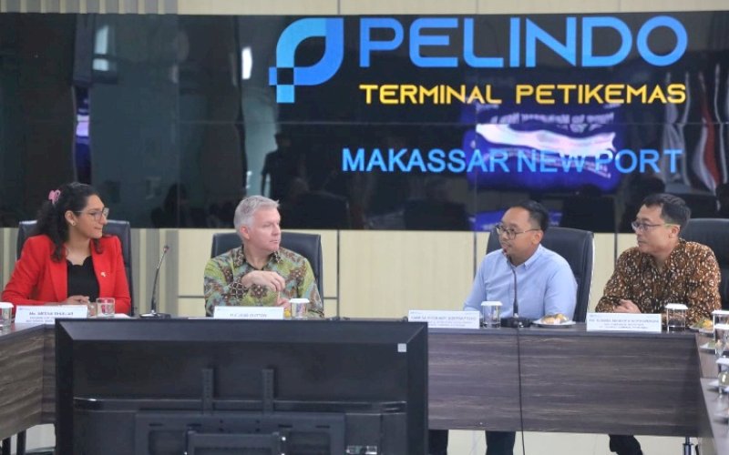 KUNJUNGAN. Duta Besar Kanada untuk Indonesia, Jess Dutton, melakukan kunjungan ke Makassar New Port (MNP) disambut Manajemen Pelindo Regional 4 dan Subholding Pelindo Terminal Petikemas (SPTP), serta perwakilan pemerintah daerah, Kamis (27/2/2025). foto: istimewa