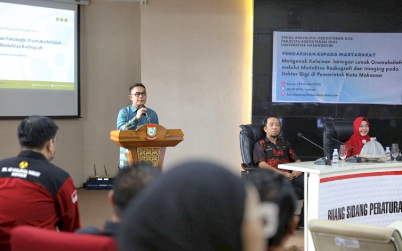 SOSIALISASI. Program Pendidikan Dokter Gigi Spesialis Radiologi Kedokteran Gigi Universitas Hasanuddin (Unhas) menggelar sosialisasi bagi dokter gigi di lingkungan Pemkot Makassar di Ruang Sipakalebbi Balai Kota Makassar, Kamis (13/2/2025). foto: istimewa