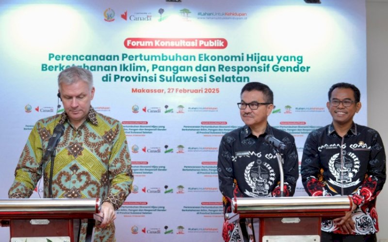 KONSULTASI PUBLIK. Dubes Kanada untuk Indonesia Jess Dutton (kiri) bersama Sekda Provinsi Sulsel Jufri Rahman (tengah) pada Forum Konsultasi Publik terkait Perencanaan Pertumbuhan Ekonomi Hijau yang Berketahanan Iklim, Pangan, dan Responsif Gender di Four Points by Sheraton Makassar, Kamis (27/2/2025). foto: istimewa