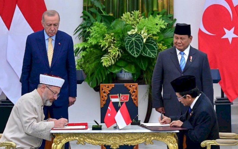 MOU. Menteri Agama Nasaruddin Umar dan Kepala Bidang Urusan Agama Republik Turki Ali Erbas menandatangani MoU di Istana Bogor, Jawa Barat, Rabu (12/2/2025).&nbsp;foto: istimewa