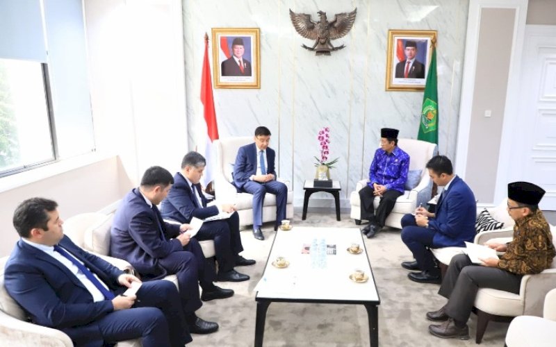 PERTEMUAN. Menag Nasaruddin Umar saat menerima rombongan Menteri Luar Negeri Uzbekistan di Jakarta. foto: istimewa
