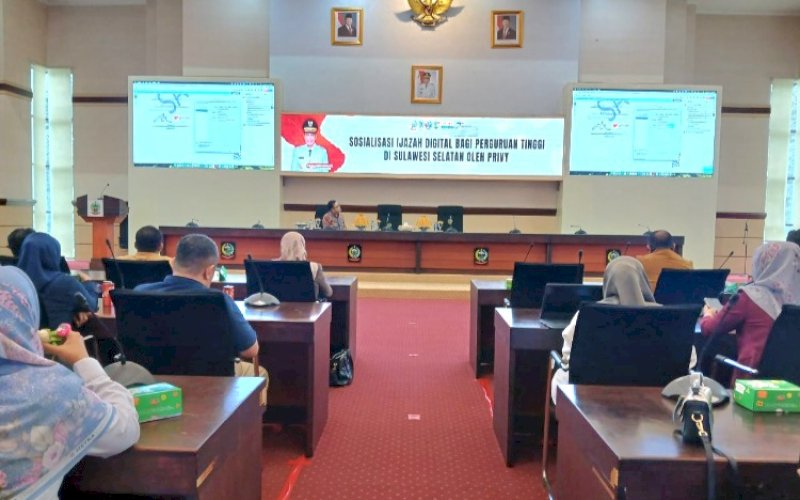 SOSIALISASI. Pemprov Sulsel menggelar sosialisasi penerapan ijazah digital bagi perguruan tinggi di Sulsel di Ruang Rapat Pimpinan Kantor Gubernur Sulsel, Senin (17/2/2025). foto: istimewa