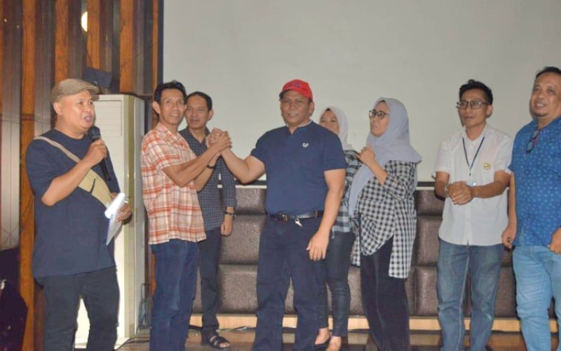 KETUA TERPILIH. Salyakin terpilih sebagai Ketua Umum IKA SMAN 4 Makassar Angkatan 92 di Makassar, Senin (17/2/2025). foto: istimewa