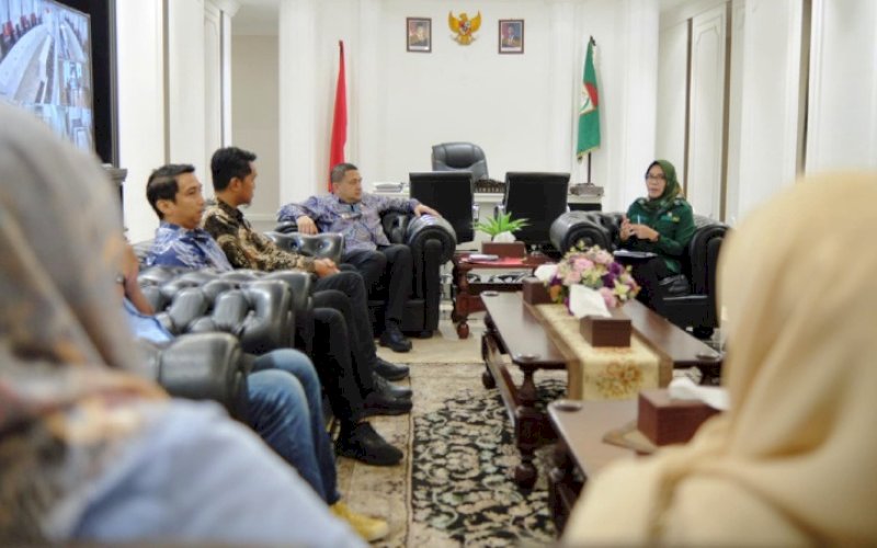 PERTEMUAN. Wali Kota Makassar, Munafri Arifuddin, menerima audiensi Balai Prasarana Permukiman Wilayah (BPPW) Sulsel Ditjen Cipta Karya Kementerian Pekerjaan Umum di Ruang Rapat Wali Kota, Balai Kota Makassar, Jumat (14/3/2025). foto: istimewa 