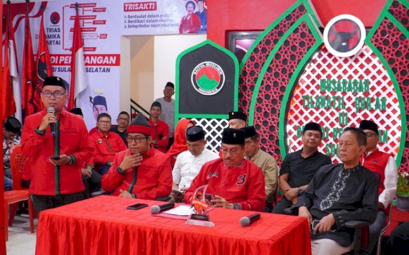 PENUTUPAN. Sekretaris Bamusi Sulsel, Raisuljaiz, memberikan sambutan pada penutupan MTQ III PDI Perjuangan. foto: istimewa