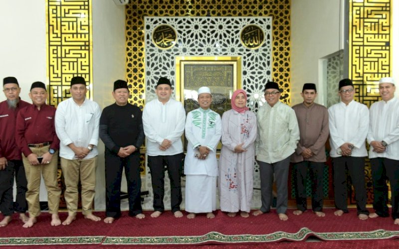 PERESMIAN. Suasana penuh khidmat menyelimuti peresmian Masjid Barakatul Ilham di Jl Topaz Raya, Sabtu (1/3/2025), yang bertepatan dengan 1 Ramadan 1446 Hijriah. foto: istimewa