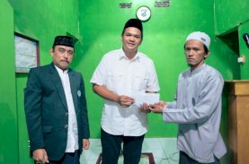 Safari Ramadan, Bupati Bantaeng Serahkan Bantuan ke Masjid Nurul Ihsan Uluere