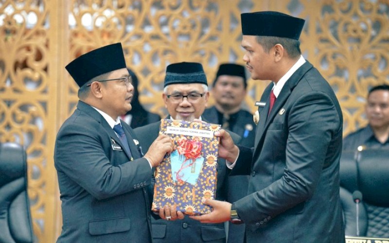 SERTIJAB. DPRD Kabupaten Bantaeng menggelar Serah Terima Jabatan (Sertijab) dari Penjabat (Pj) Bupati Bantaeng Andi Abubakar kepada Bupati Bantaeng M Fathul Fauzy Nurdin di Kantor DPRD Bantaeng, Senin (3/3/2025). foto: istimewa