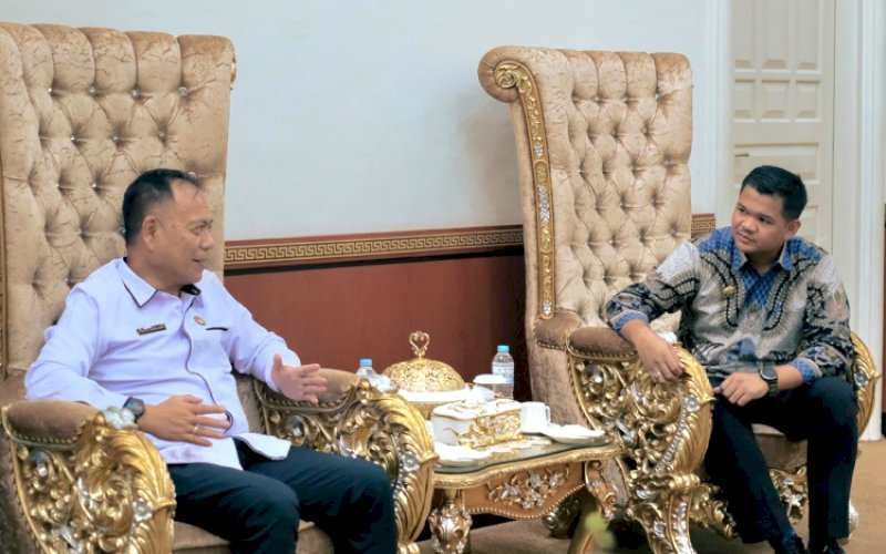 PERTEMUAN. Bupati Bantaeng M Fathul Fauzy Nurdin menerima audensi Kepala Kantor Wilayah Direktorat Jenderal Imigrasi Sulawesi Selatan (Kakanwil Ditjenim Sulsel) Friece Sumolang di Rumah Jabatan (Rujab) Kantor Bupati Bantaeng, Kamis (20/3/2025). foto: istimewa