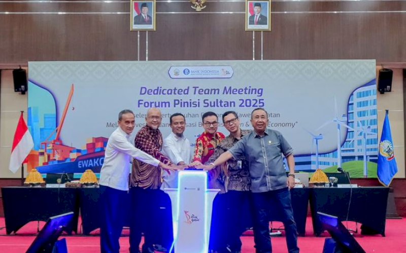 KICK OFF. Gubernur Sulsel, Andi Sudirman Sulaiman, Kick Off South Sulawesi Investment Challenge (SSIC) 2025 di Ruang Pola Kantor Gubernur Sulsel, Selasa (22/4/2025). foto: istimewa