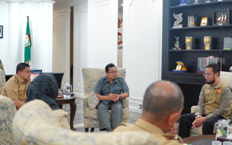 SILATURAHMI. Jajaran Fraksi PKS DPRD Kota Makassar menemui Wali Kota Makassar, Munafri Arifuddin, di Kantor Wali Kota Makassar, Selasa (22/4/2025). foto: istimewa