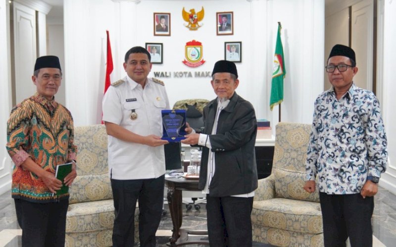 SILATURAHMI. Wali Kota Makassar Munafri Arifuddin menerima silaturahmi Ketua Muhammadiyah Makassar KH Muh Said Abd Shamad&nbsp;LC di Balai Kota Makassar, Rabu (23/4/2025). foto: istimewa