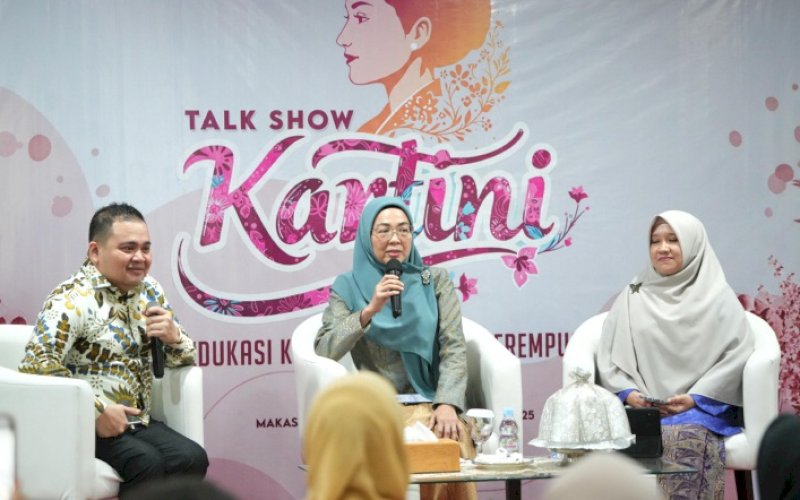 TALK SHOW. Ketua TP PKK Kota Makassar, Melinda Aksa (tengah), narasumber dalam Talkshow Peringatan Hari Kartini bertajuk 'Edukasi Kesehatan Mental Perempuan' yang diselenggarakan DPPPA Kota Makassar di Gedung MGC, Kamis (24/4/2025). foto: istimewa