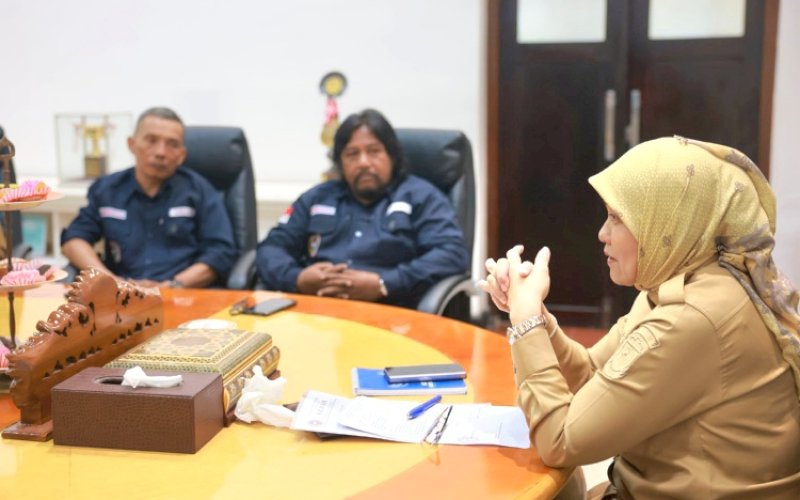 AUDIENSI. Wakil Wali Kota Makassar, Aliyah Mustika Ilham, menerima kunjungan audiensi organisasi masyarakat Kerukunan Marigo Assamaturuk (Kemass) Kota Makassar di Ruang Wakil Wali Kota, Senin (26/5/2025). foto: istimewa