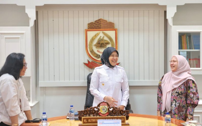 PERTEMUAN. Wakil Wali Kota Makassar, Aliyah Mustika Ilham, menerima audiensi Pimcab PT PNM Makassar Maimun Bakri di Ruang Wakil Wali Kota Makassar, Rabu (7/5/2025). foto: istimewa