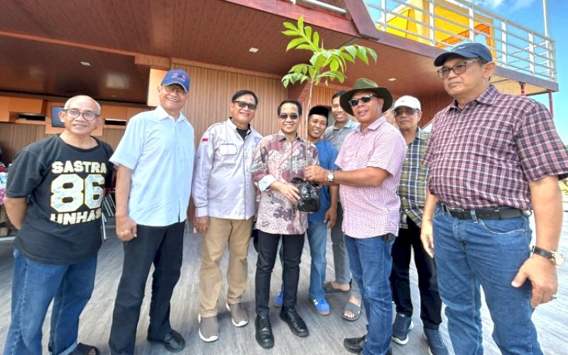 SAMBUTAN. Bupati Bulukumba Andi Muchtar Ali Yusuf menyambut dan menjamu Rektor Unhas Prof Jamaluddin Jompa saat melakukan kunjungan kerja, Kamis (29/5/2025). foto: istimewa