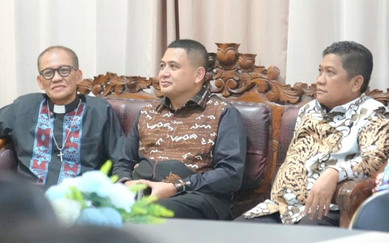 KONFERDA. Wali Kota Makassar, Munafri Arifuddin (tengah), menghadiri Konferda DPD PIKI Provinsi Sulsel di Gedung PGIW Sulselbara, Jl Prof Abdurrahman Basalamah (Racing Center), Kota Makassar, Senin (12/5/2025). foto: istimewa
