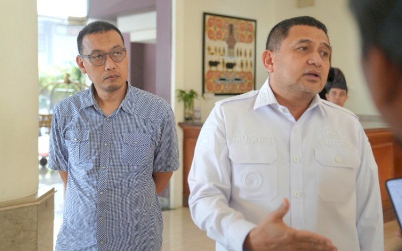 BERI KETERANGAN. Wali Kota Makassar Munafri Arifuddin didampingi Sekda Kota Makassar Andi Zulkifly Nanda memberikan keterangan kepada media. foto: istimewa