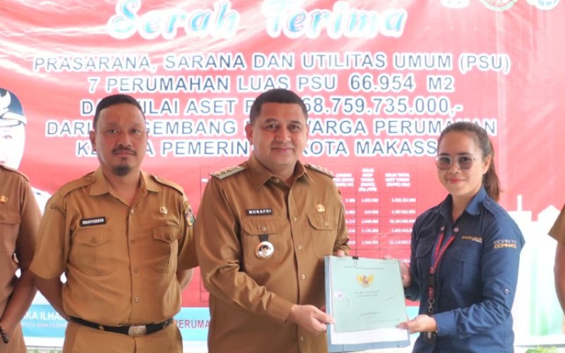 Munafri Arifuddin, menerima Prasarana, Sarana, dan Utilitas Umum (PSU) perumahan dari pengembang di Perumahan Kompleks CV Dewi Panakkukang, Kota Makassar, Senin (19/5/2025). foto: istimewa