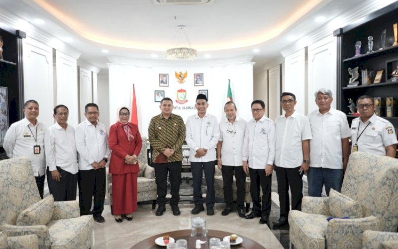 PERTEMUAN. Wali Kota Makassar Munafri Arifuddin menerima Ketua Dewan Pendidikan Kota Makassar Rudianto Lallo bersama jajaran pengurusnya di Kantor Balai Kota Makassar, Rabu (14/5/2025). foto: istimewa