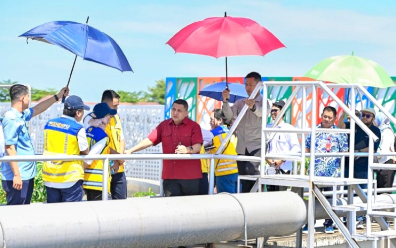KUNJUNGAN. Direktur Jenderal Cipta Karya Kementerian Pekerjaan Umum, Dewi Chomistriana, mengunjungi IPAL Losari, Makassar, Selasa (13/5/2025). Turut hadir Wali Kota Makassar Munafri Arifuddin dan Plt Dirut Perumda Air Minum Kota Makassar Hamzah Ahmad. foto: istimewa