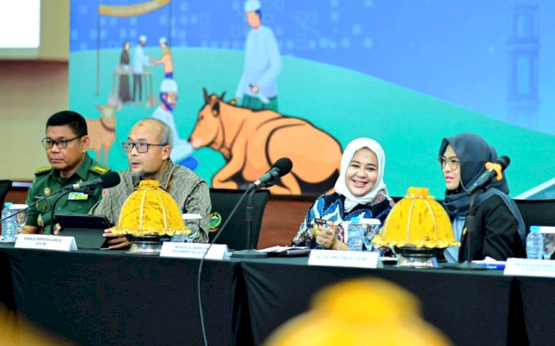 HLM. Wakil Gubernur Sulsel, Fatmawati Rusdi (kedua kanan), pada High Level Meeting (HLM) TPID dan TP2DD se-Sulsel yang digelar di Ruang Pola Kantor Gubernur Sulsel, Rabu (28/5/2025). foto: istimewa
