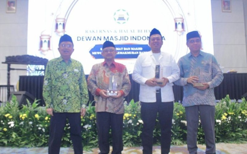 DMI. Ketua Umum DMI, Jusuf Kalla (kiri), pada Rakernas dan Halalbihalal DMI di Hotel Tavia Jakarta, Sabtu (17/5/2025). foto: istimewa