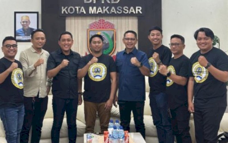 PERTEMUAN. Ketua DPRD Makassar, Supratman, menerima pengurus baru Asosiasi Usaha Hiburan Malam (AUHM) Kota Makassar yang melakukan kunjungan silaturahmi ke DPRD Kota Makassar Jumat (16/5/2025). foto: istimewa