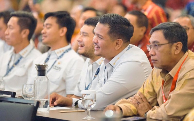MUNAS APKASI. Bupati Bantaeng, M Fathul Fauzy Nurdin (kedua kanan), menghadiri Munas sekaligus HUT ke-25 Asosiasi APKASI di Manado, Sulut, Jumat (30/5/2025). foto: istimewa
