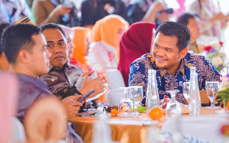 WARNA BUDAYA. Bupati Bantaeng, M Fathul Fauzy Nurdin (kanan), menghadiri Warna Budaya di Fort Rotterdam, Kota Makassar, Sulsel, Kamis (22/5/2025). Acara ini dibuka secara resmi Istri Wakil Presiden (Warpes) Gibran Rakabuming Raka, Selvi Ananda. foto: istimewa