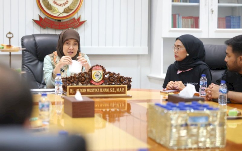 AUDIENSI. Wakil Wali Kota Makassar, Aliyah Mustika Ilham, menerima audiensi dari PT Persuasif Indonesia dalam rangka persiapan pelaksanaan Makassar Heritage Festival (MHF) 2025, digelar 18&ndash;19 Oktober 2025 di Balai Kota Makassar, Kamis (19/6/2025). foto: istimewa