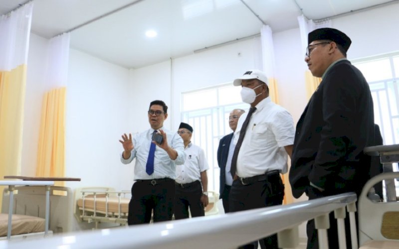PERESMIAN. Bupati Bulukumba, Andi Muchtar Ali Yusuf (kedua kanan), meresmikan Ruang Tulip RSUD H Andi Sulthan Daeng Radja Bulukumba, Senin (2/6/2025). foto: istimewa