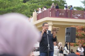Puisi Pulang ke Dapur Ibu, Wali Kota Makassar Pukau Penonton MIWF 2025