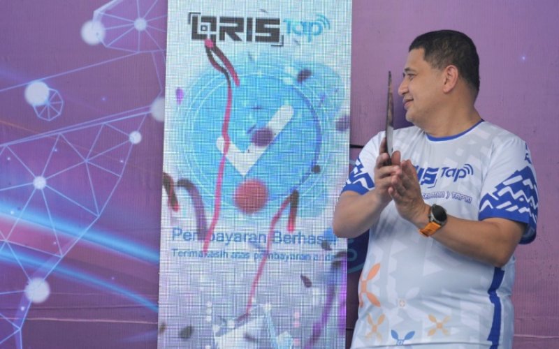QRIS TAB. Wali Kota Makassar, Munafri Arifuddin, menghadiri sekaligus memberikan sambutan pada kegiatan Launching Festival QRIS Tap Sulsel yang digelar Bank Indonesia bersama Pemprov Sulsel di Jl Jenderal Sudirman, Kota Makassar, Minggu (29/6/2025). foto: istimewa