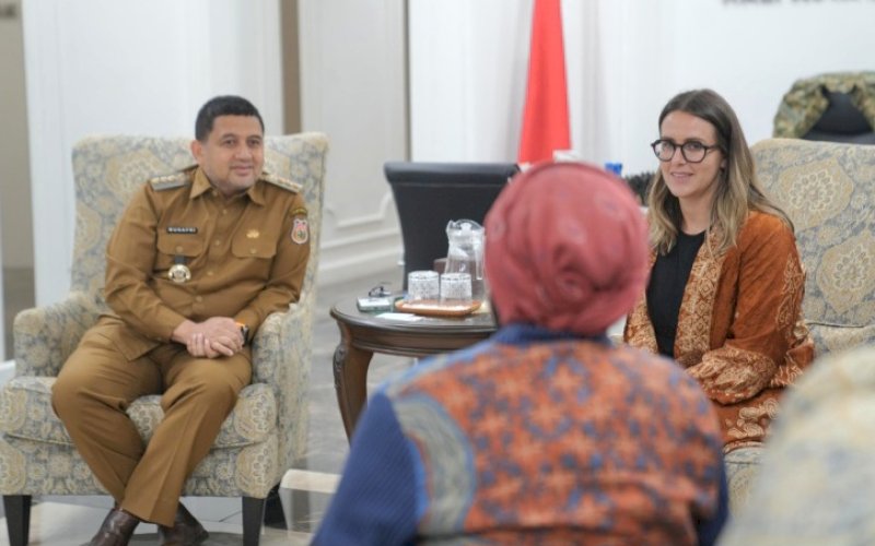 PERTEMUAN. Wali Kota Makassar Munafri Arifuddin menerima kunjungan perwakilan Future Cities Infrastructure Programme (FCIP) dari Kedutaan Besar Inggris Judith bersama rombongan di Kantor Balai Kota Makasar, Selasa (3/6/2025). foto: istimewa