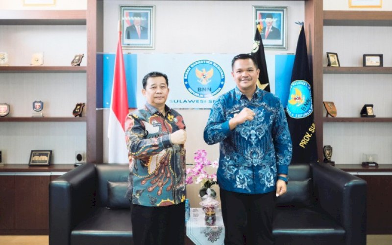 AUDIENSI. Bupati Bantaeng M Fathul Fauzy Nurdin (kanan) audensi dengan Kepala Badan Narkotika Nasional (BNN) Provinsi Sulsel Brigjen Pol Budi Sajidin di Kantor BNN Sulsel, Selasa (17/6/2025). foto: istimewa