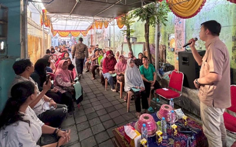 RESES. Wakil Ketua DPRD Makassar, Eric Horas, melaksanakan reses perdananya untuk reses ketiga masa persidangan ketiga tahun sidang 2024-2025 di dua titik sekaligus, Kamis (19/6/2025). foto: istimewa