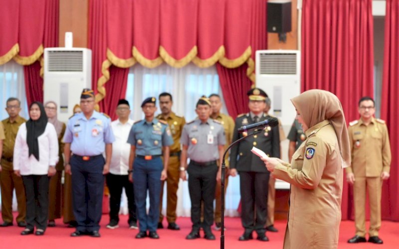 UPACARA. Wakil Gubernur Sulsel, Fatmawati Rusdi, memimpin Upacara Peringatan Hari Lahir Pancasila 2025 di Baruga Asta Cita, Rumah Jabatan Gubernur Sulsel, Jl Jenderal Sudirman, Kota Makassar, Senin (2/6/2025). foto: istimewa