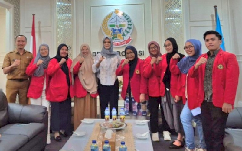KUNJUNGAN LAPANGAN. Mahasiswa Program Studi Gender dan Pembangunan Sekolah Pascasarjana Unhas melakukan kunjungan lapangan ke DPRD Provinsi Sulsel, yang diterima langsung Ketua DPRD Sulsel, Andi Rachmatika Dewi. foto: istimewa