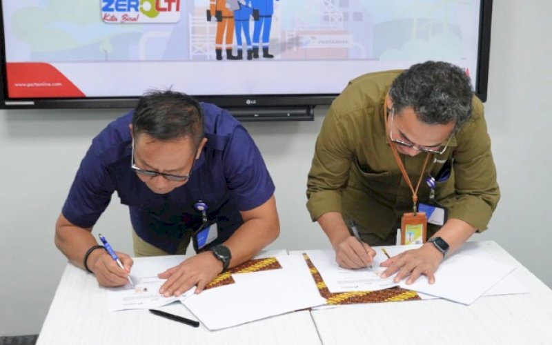 PENANDATANGANAN. Penandatanganan perjanjian kerja sama Executive Director 4 Pelindo Regional 4 Abdul Azis bersama Senior Manager Bunyu Field PT Pertamina EP Despredi Akbar di Graha Elnusa, Jakarta, Kamis (12/6/2025). foto: istimewa